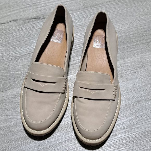 Dolce Vita Catalina Slip On Flats Penny Loafer Platform Size 8.5 Light Tan - Picture 11 of 12